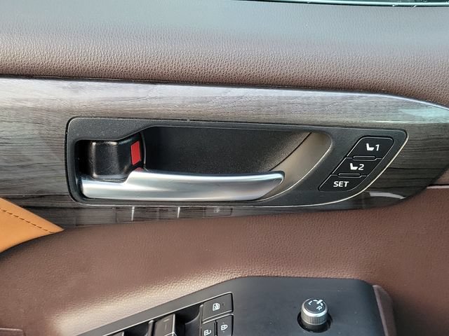 Used 2021 Toyota Highlander Platinum FWD image 17