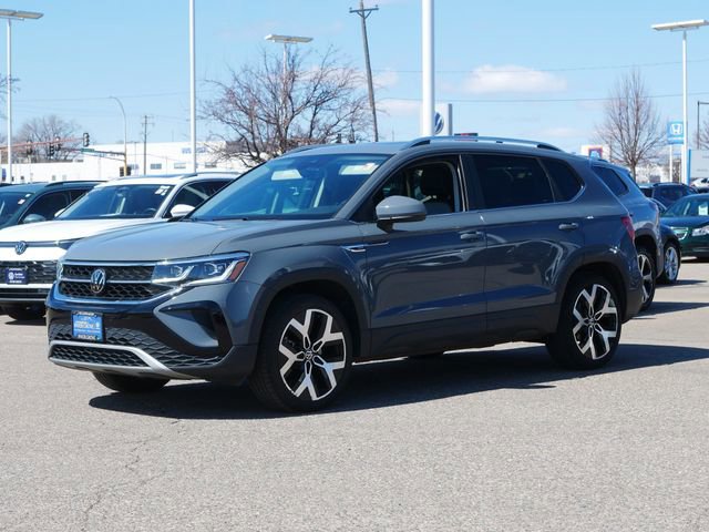Certified 2023 Volkswagen Taos SEL image 3