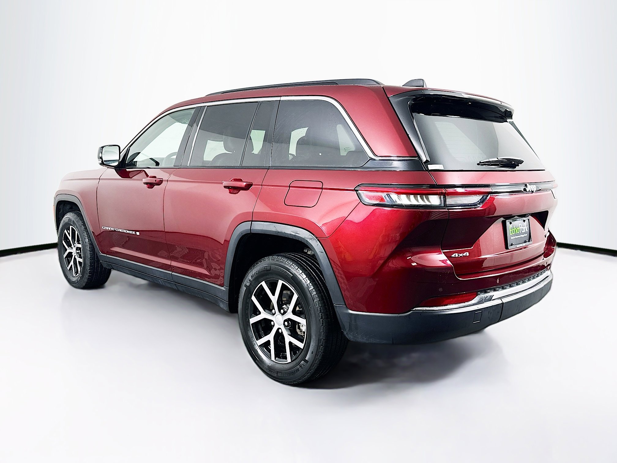 Used 2024 Jeep Grand Cherokee Limited image 5