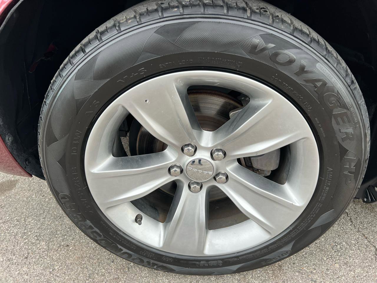 Used 2019 Dodge Challenger SXT image 2