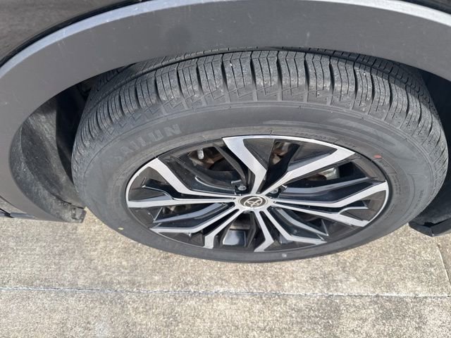 Used 2024 Toyota Crown XLE image 4