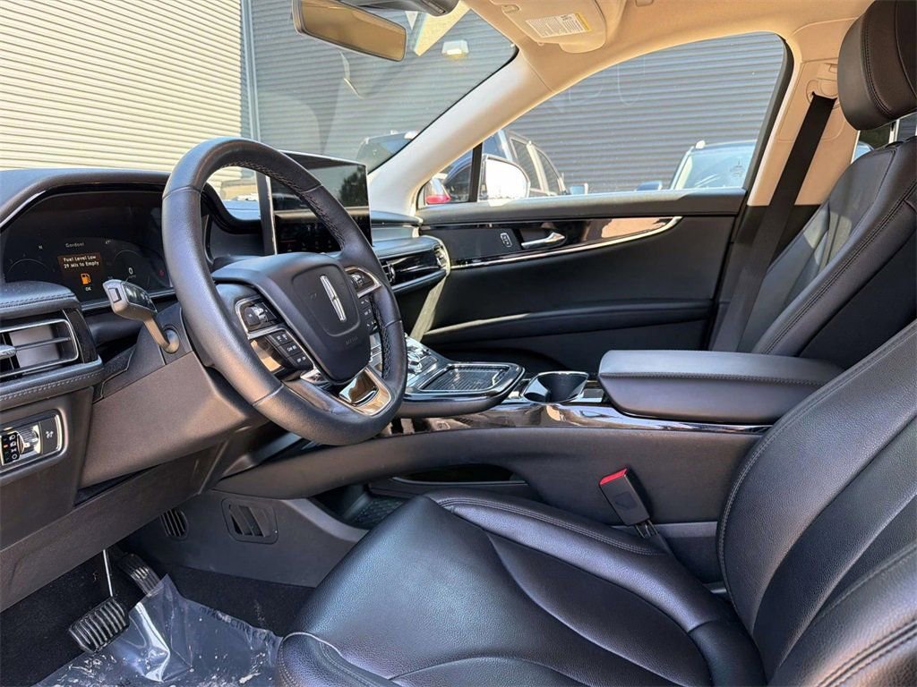 Used 2022 Lincoln Nautilus Standard image 7