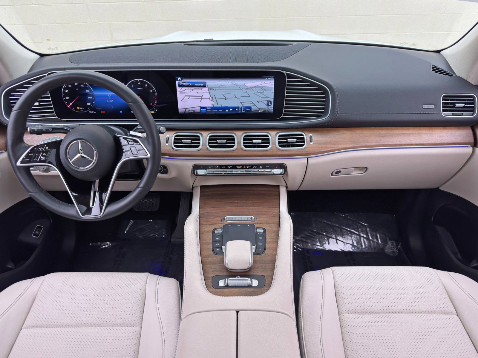 Used 2024 Mercedes-Benz GLS 450 4MATIC image 13