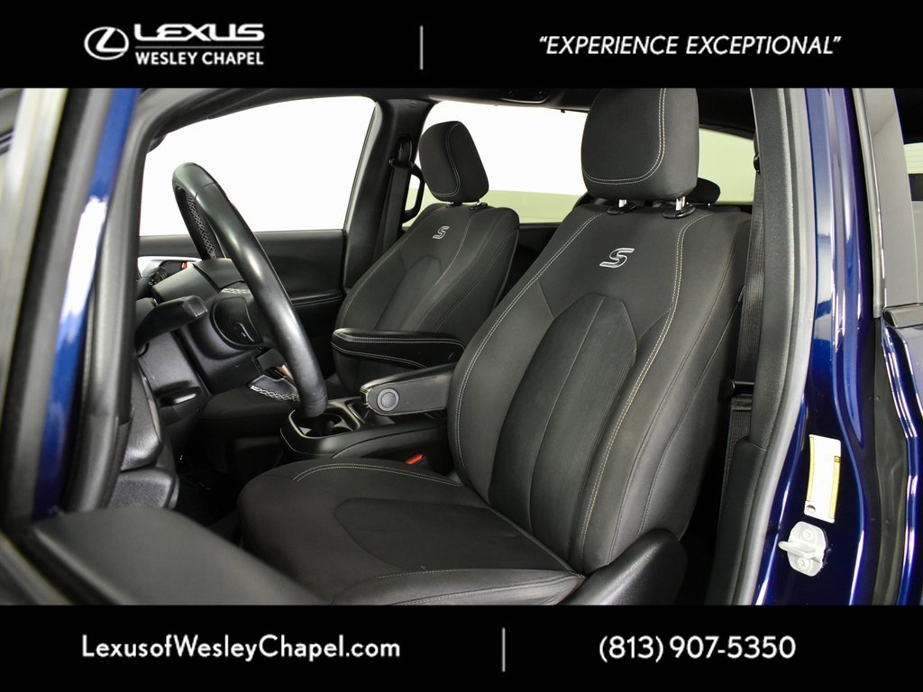 Used 2020 Chrysler Pacifica Touring w/ S Appearance Package image 18