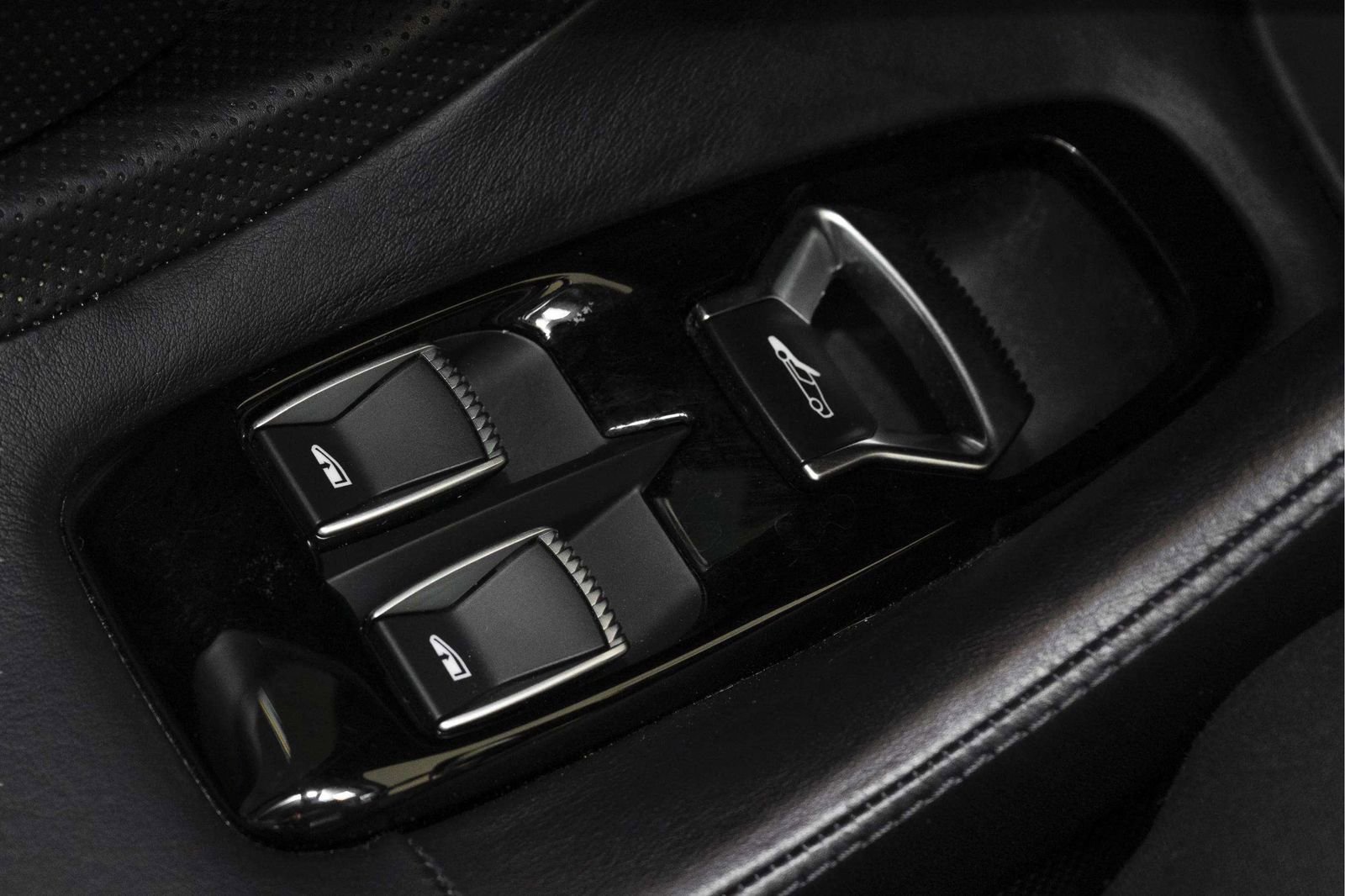 Used 2022 McLaren GT RWD image 17