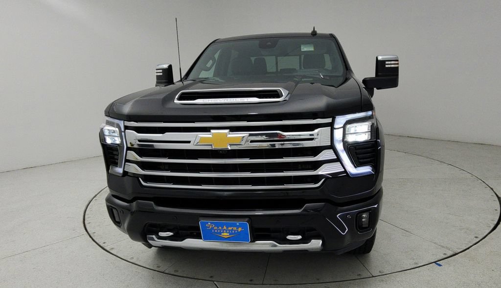 Used 2024 Chevrolet Silverado 2500 High Country w/ Technology Package AWD/4WD image 2