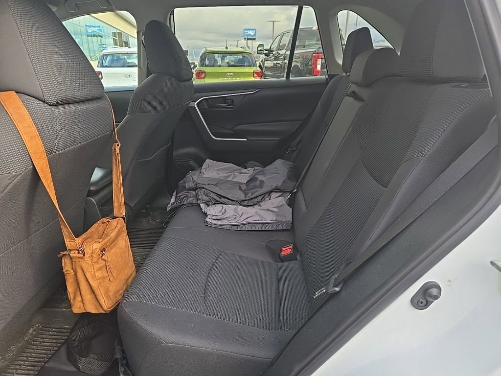 Used 2019 Toyota RAV4 LE image 9