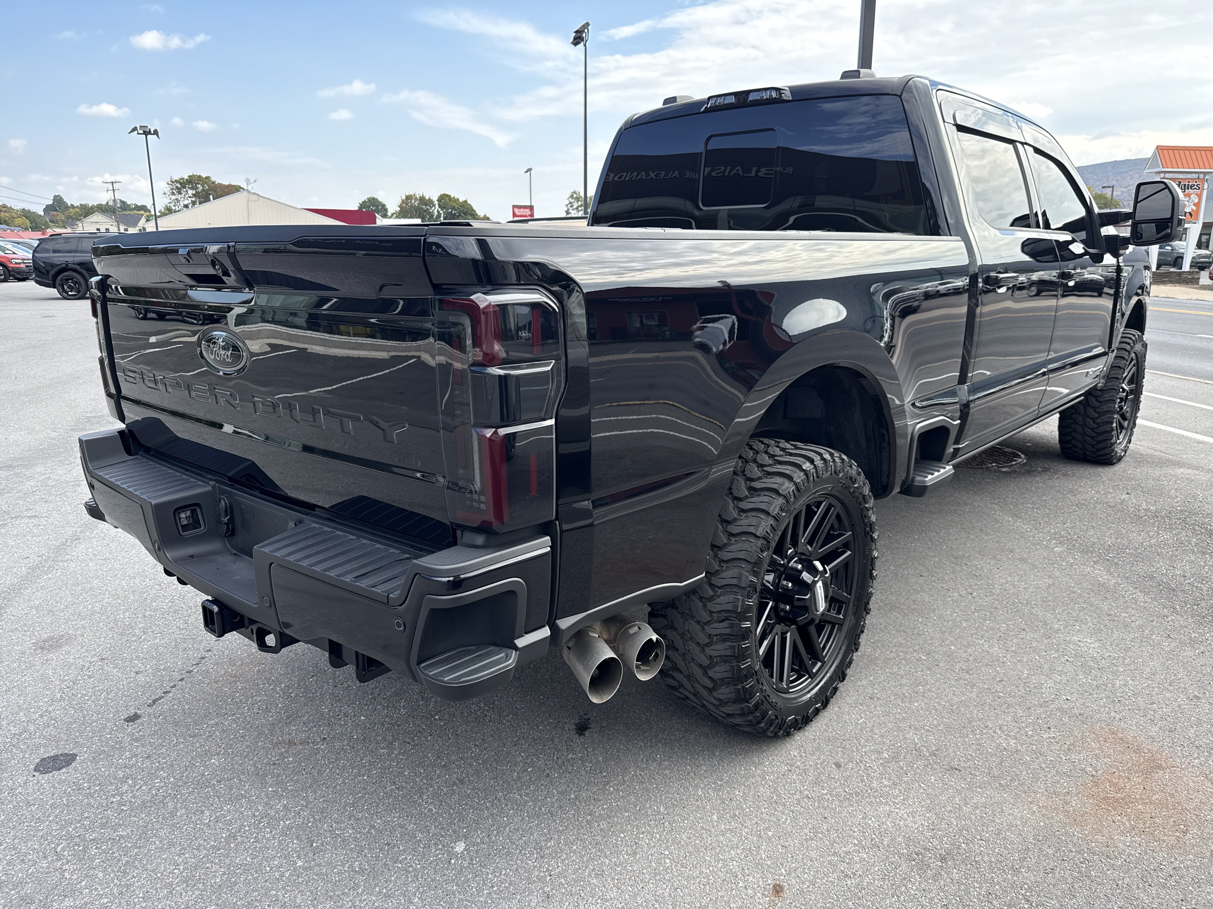 Used 2025 Ford F250 Lariat w/ Lariat Ultimate Package AWD/4WD image 3