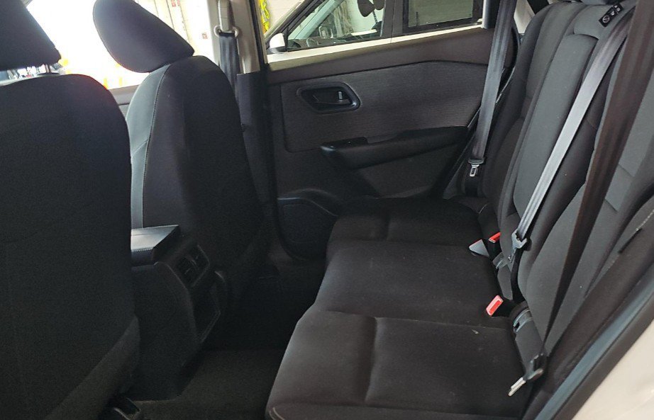 Used 2023 Nissan Rogue S AWD/4WD image 8