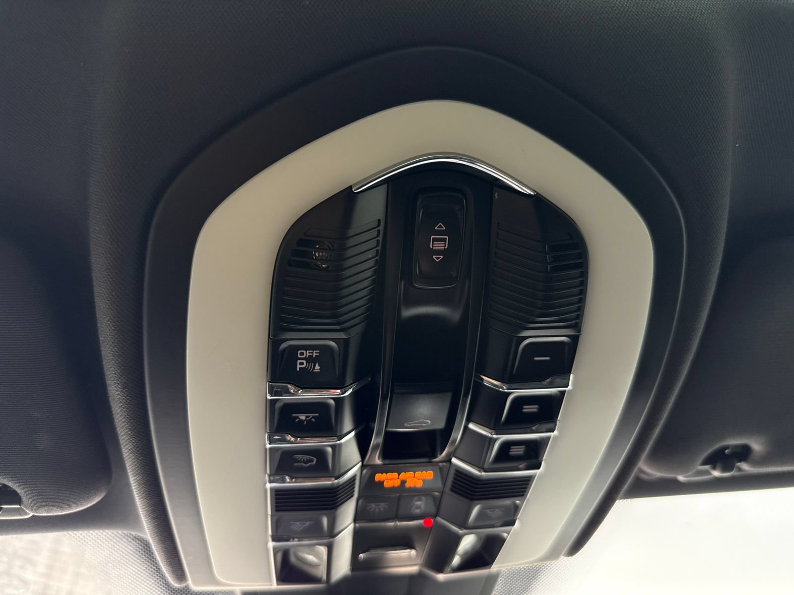 Used 2018 Porsche Cayenne Platinum Edition AWD/4WD image 33