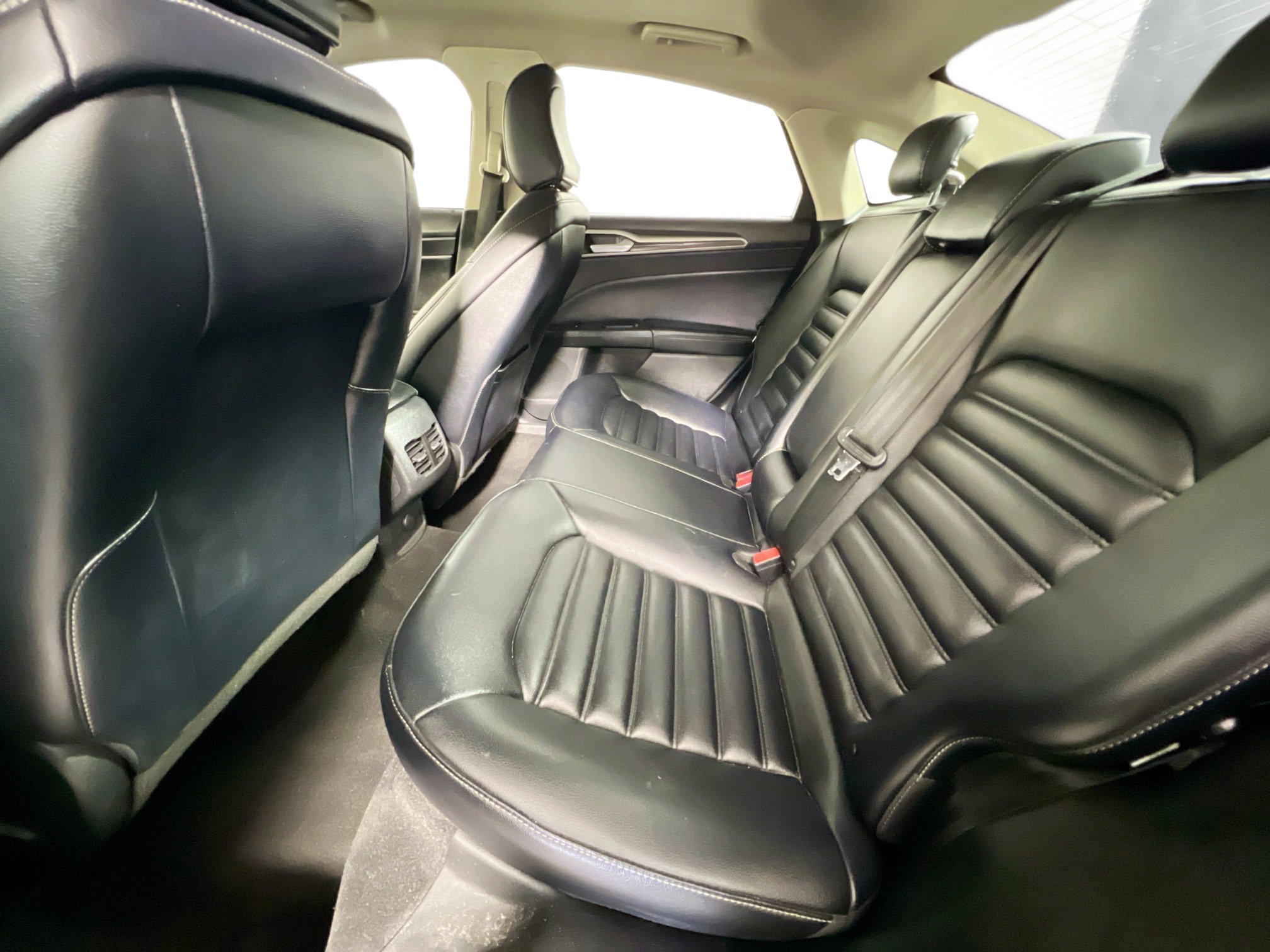 Used 2020 Ford Fusion SEL FWD image 29