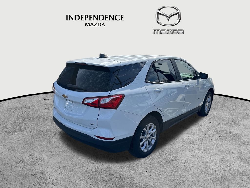 Used 2021 Chevrolet Equinox LS w/ LS Convenience Package image 3
