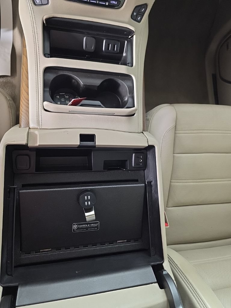 Used 2020 GMC Yukon Denali w/ Denali Premium Package AWD/4WD image 23