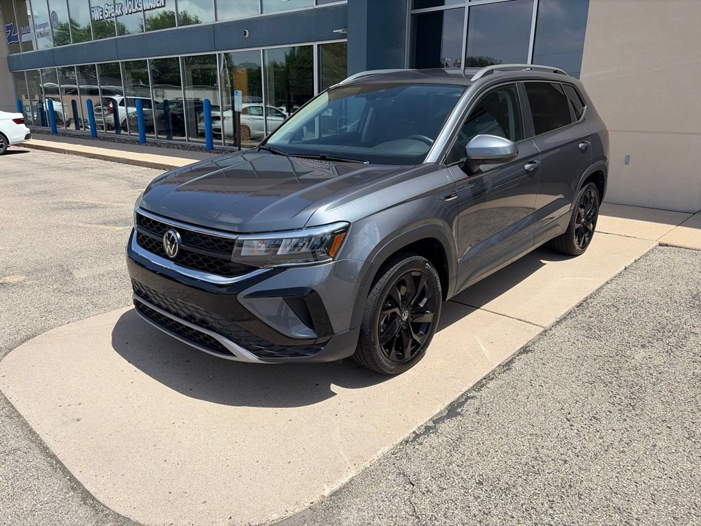 Certified 2023 Volkswagen Taos SE w/ Black Wheel Package FWD image 4