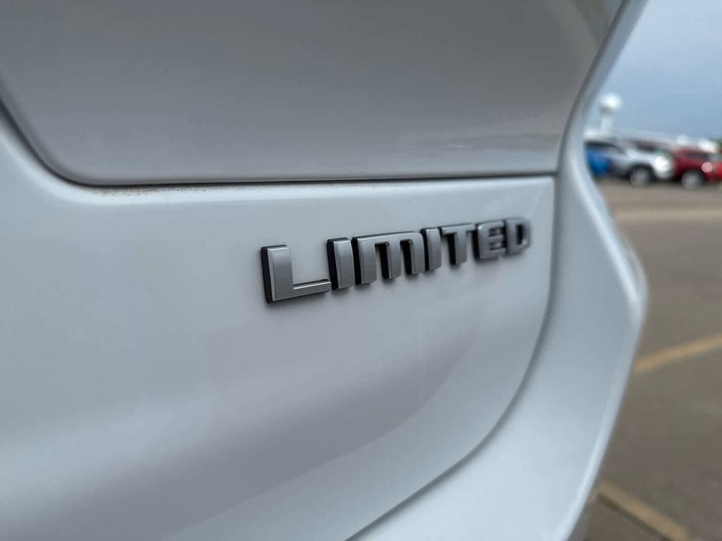 Used 2024 Jeep Grand Cherokee L Limited image 10