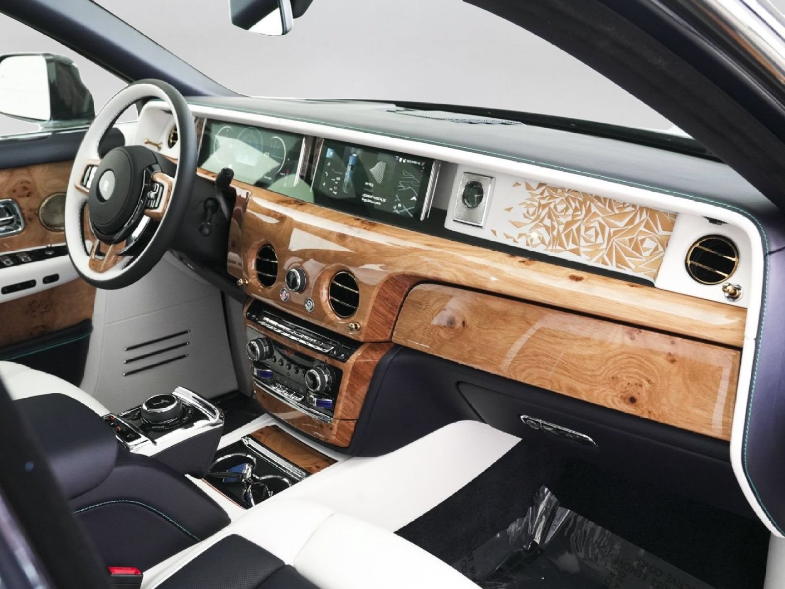 New 2026 Rolls-Royce Phantom Sedan RWD image 35