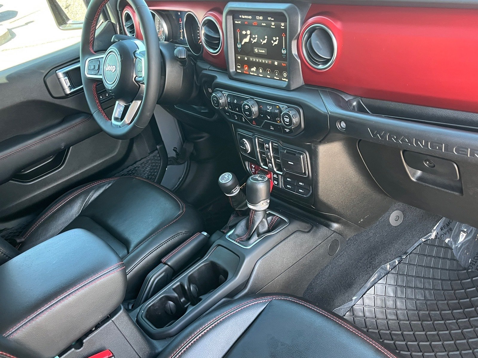 Used 2023 Jeep Wrangler Unlimited Rubicon w/ Cold Weather Group AWD/4WD image 9