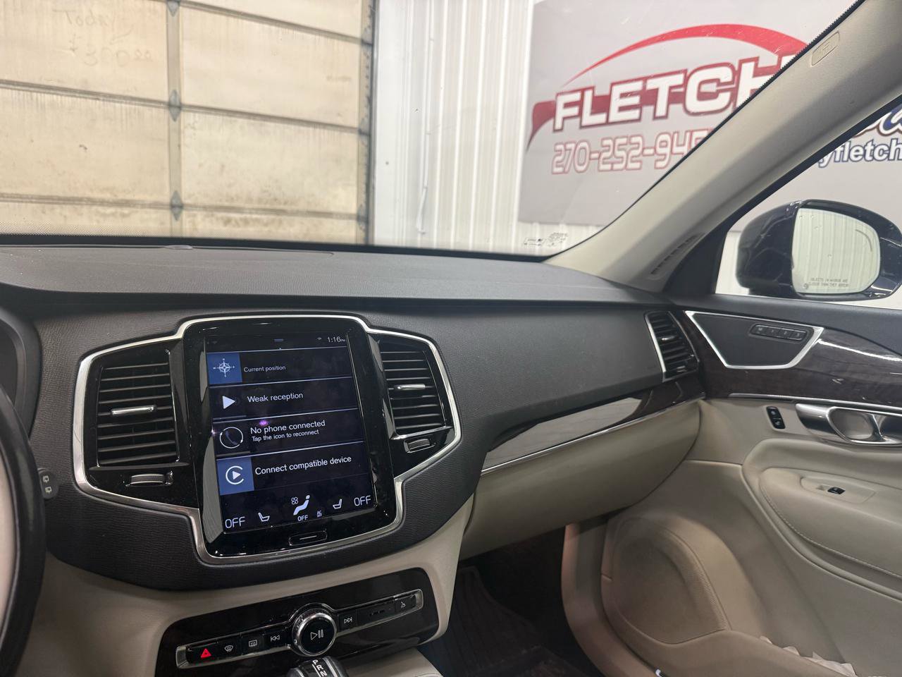 Used 2017 Volvo XC90 T6 Momentum w/ Vision Package image 18