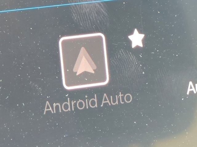 Used 2023 Chrysler Voyager LX FWD image 9