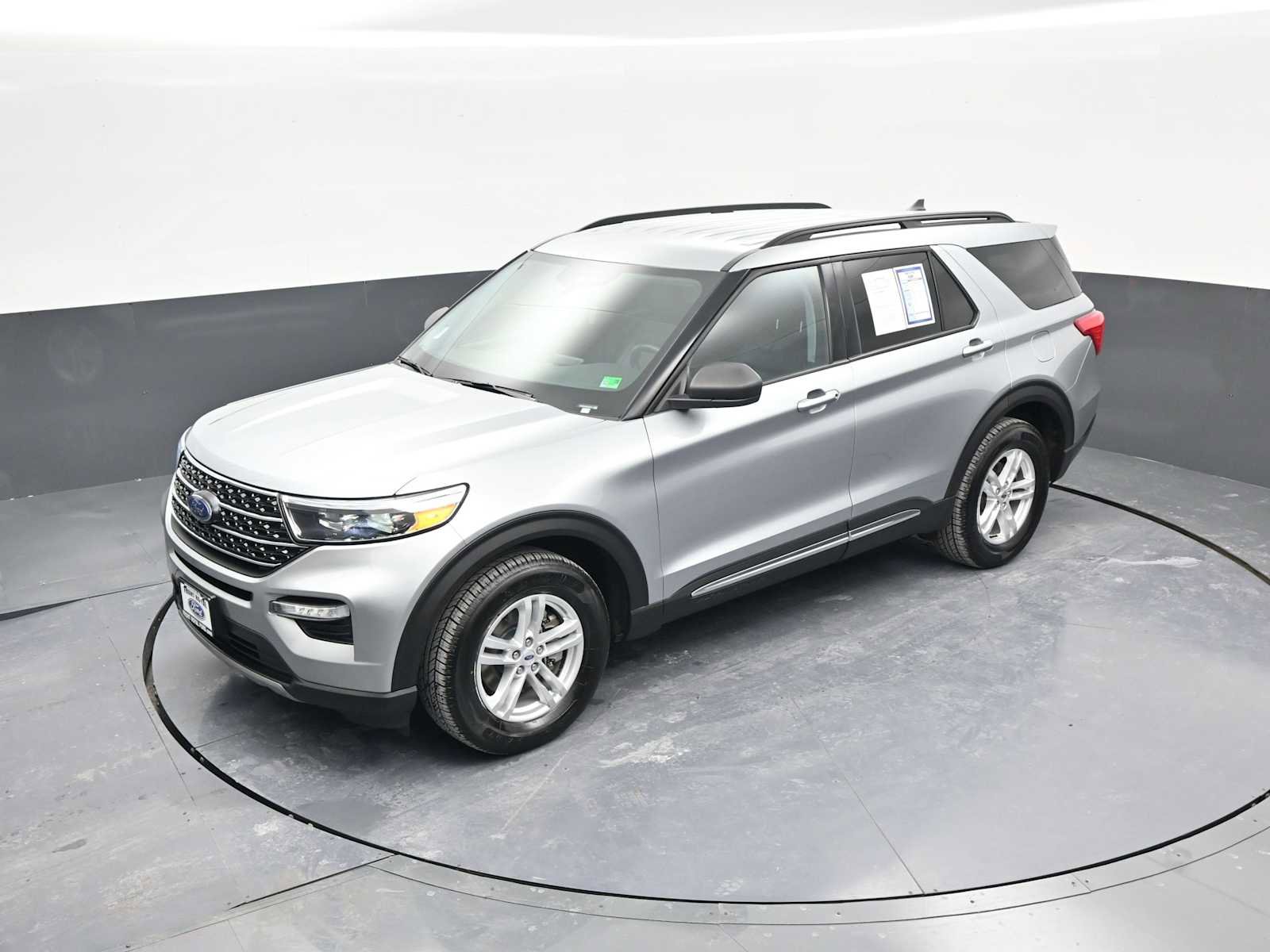 Used 2023 Ford Explorer XLT w/ Equipment Group 202A image 27