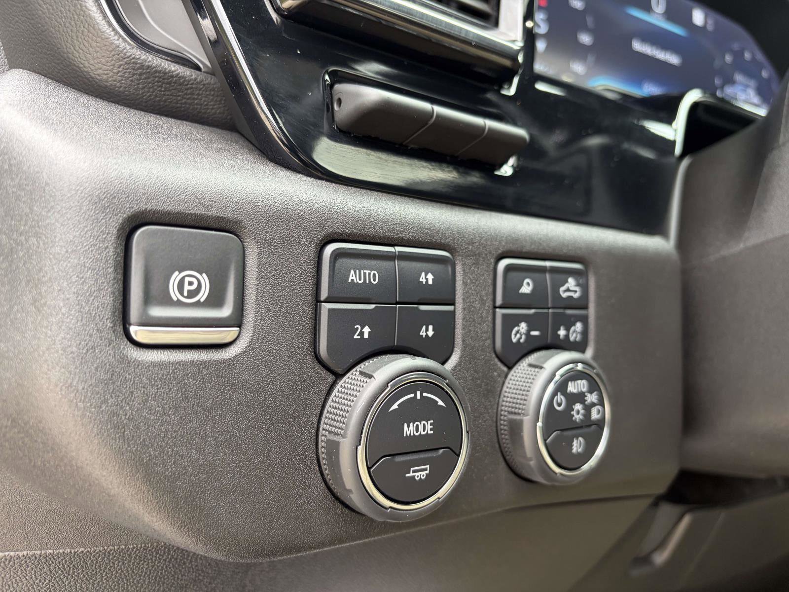 Used 2024 Chevrolet Silverado 2500 ZR2 w/ Technology Package AWD/4WD image 18