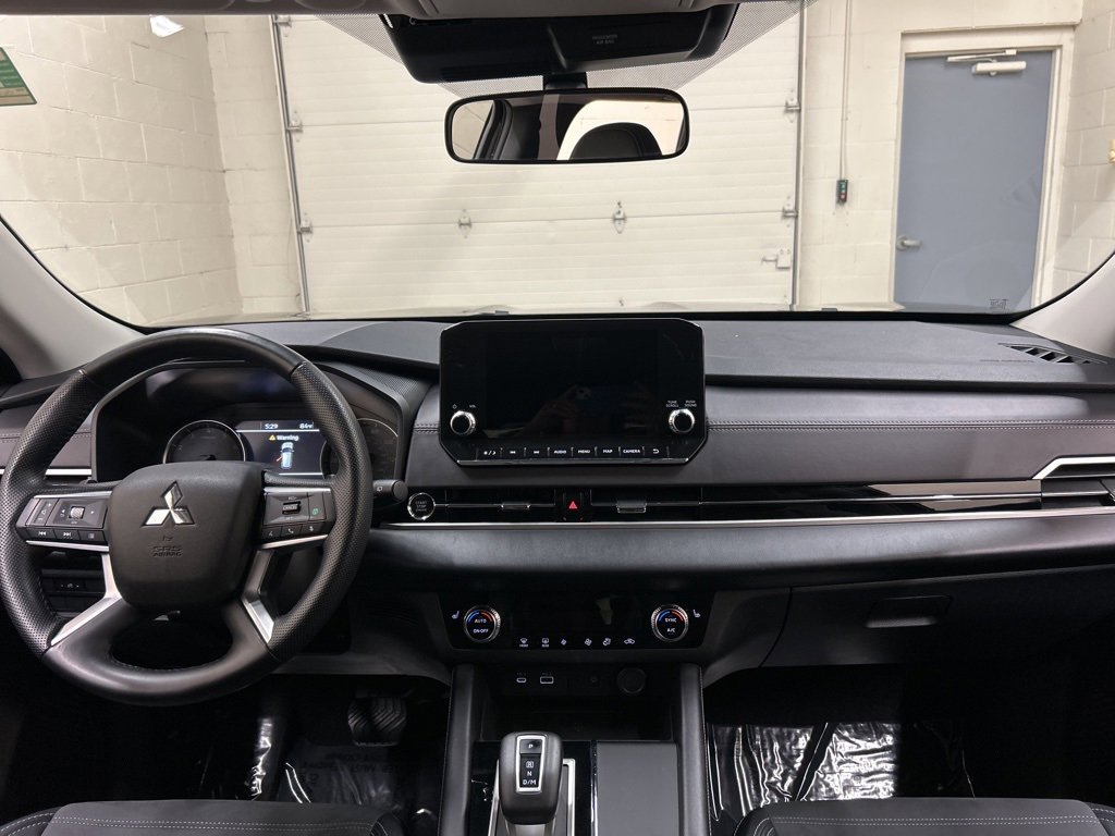 Used 2024 Mitsubishi Outlander SE image 19
