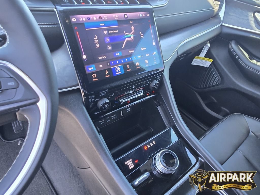 New 2025 Jeep Grand Cherokee L Limited w/ Black Appearance Package AWD/4WD image 19