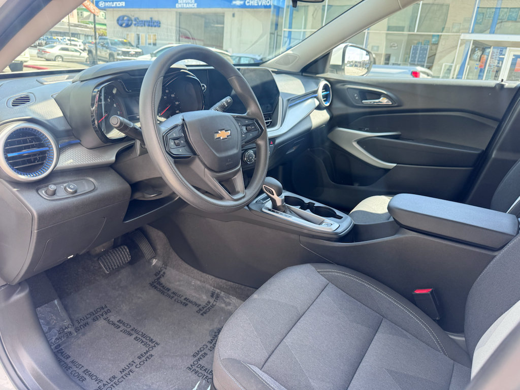 Used 2024 Chevrolet Trax LS w/ LS Convenience Package FWD image 9