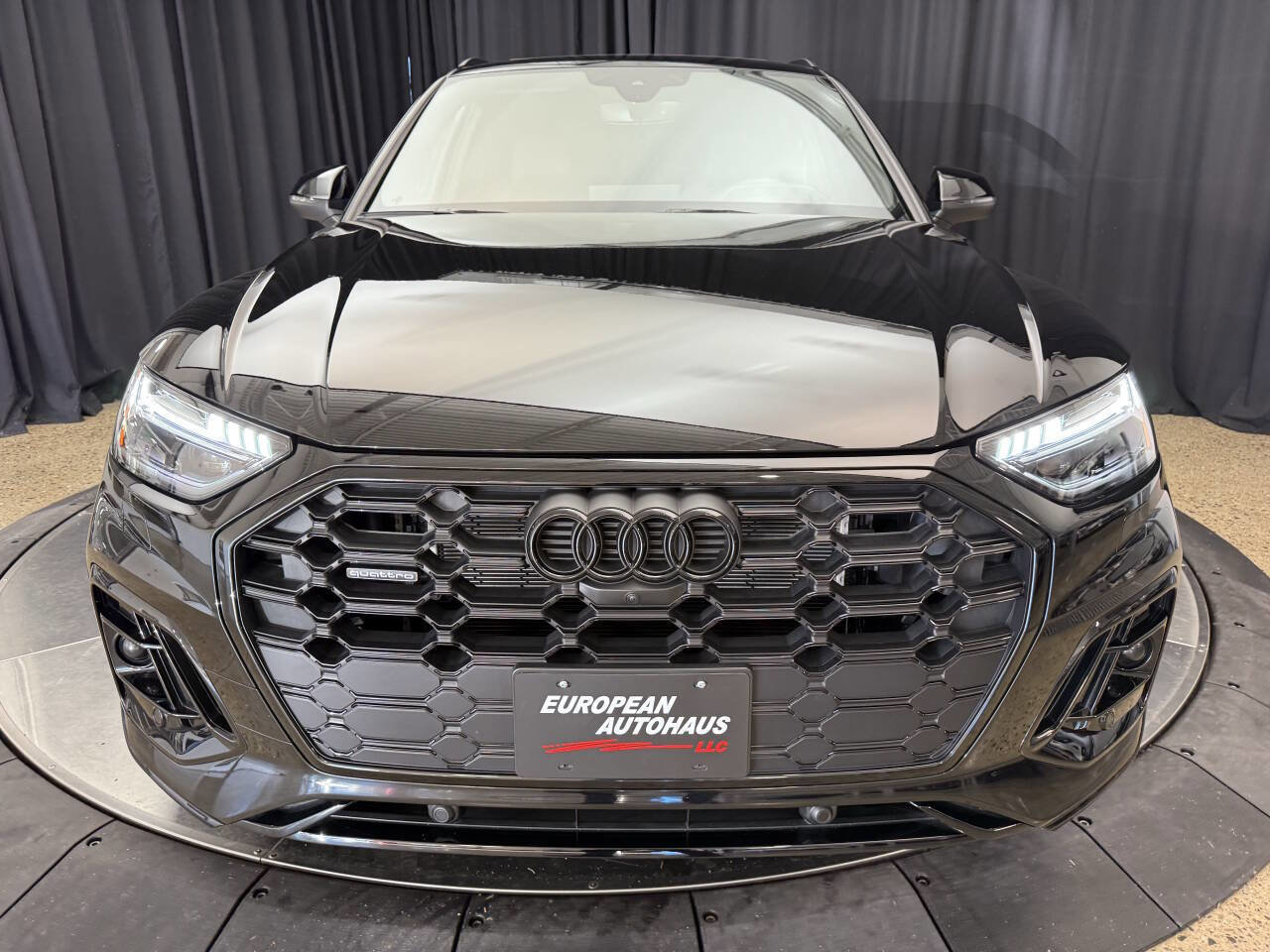 Used 2024 Audi Q5 e Prestige w/ Prestige Package image 6