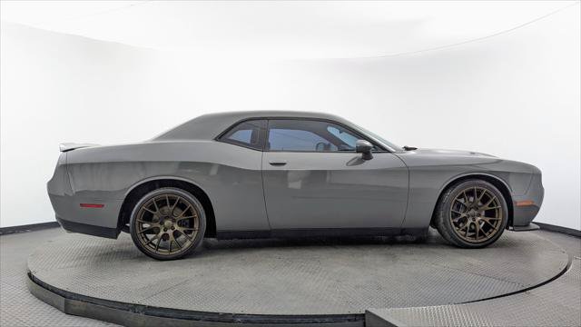 Used 2017 Dodge Challenger R/T w/ Driver Convenience Group RWD image 9