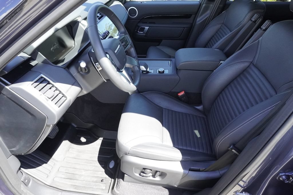 Used 2025 Land Rover Discovery S AWD/4WD image 19
