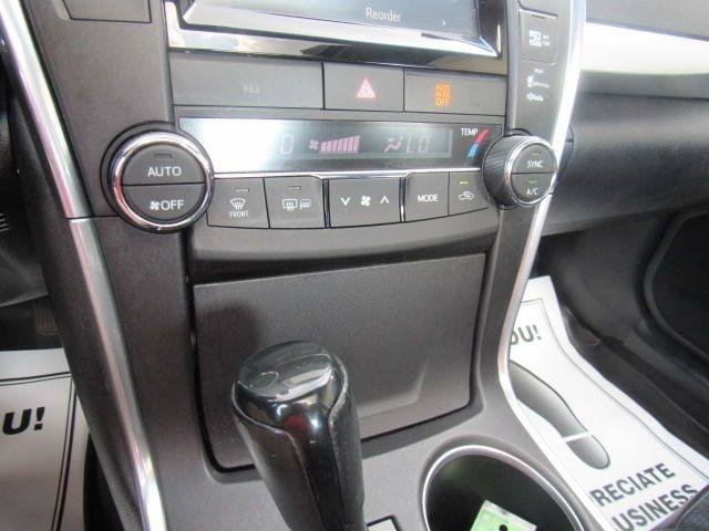 Used 2015 Toyota Camry XSE FWD image 31