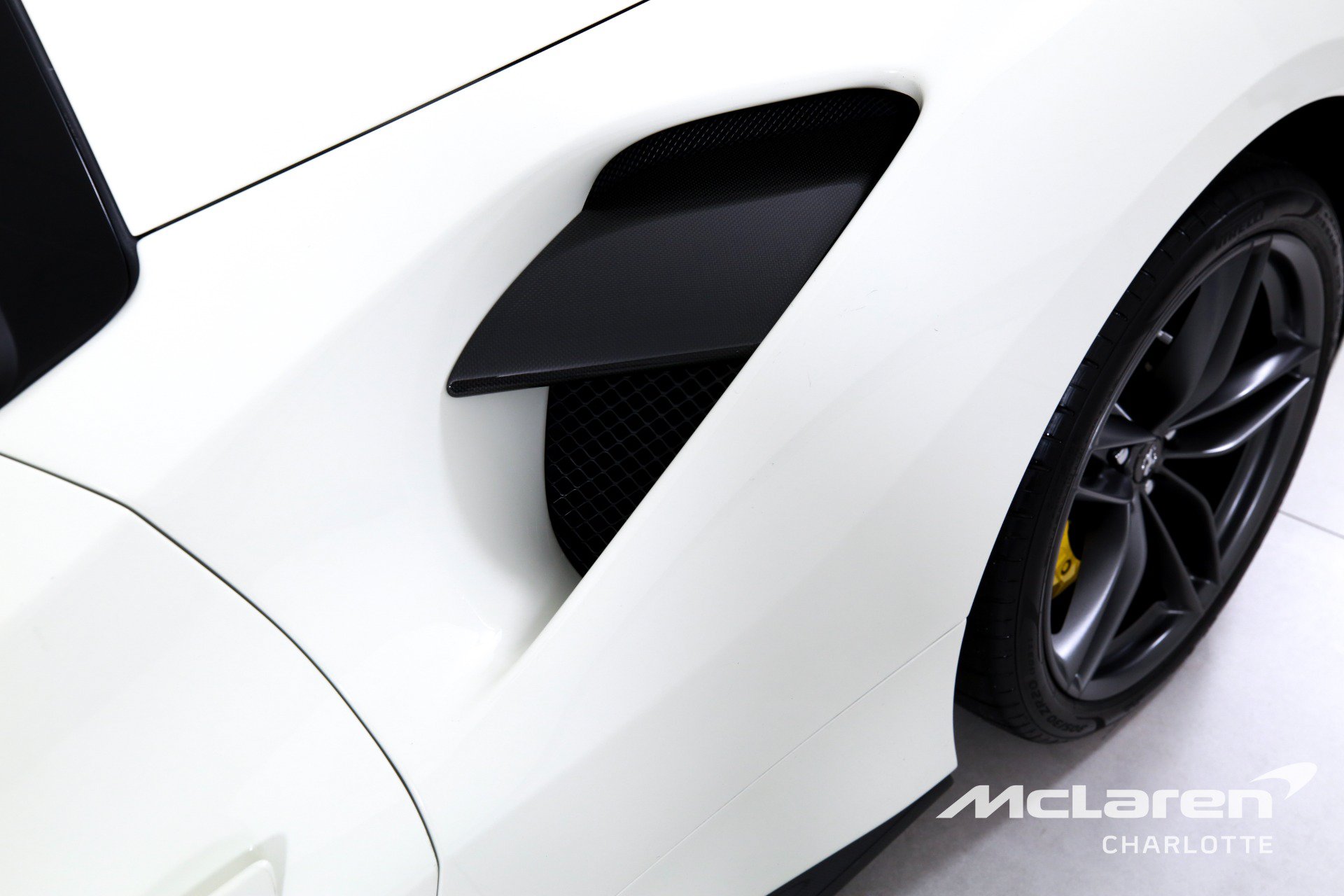 Used 2018 Ferrari 488 Spider RWD image 32