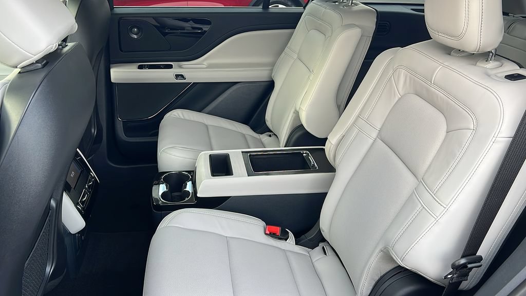 New 2026 Lincoln Aviator Reserve w/ Illumination Package AWD/4WD image 9