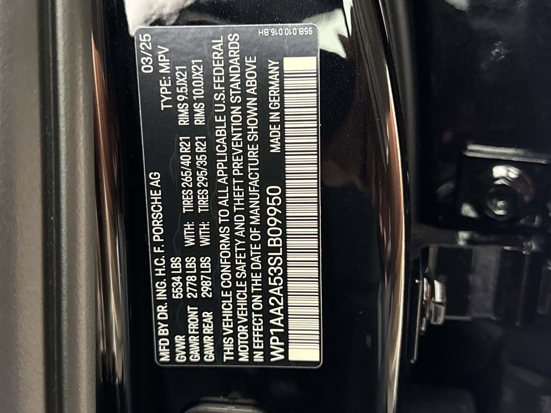 Certified 2025 Porsche Macan image 21