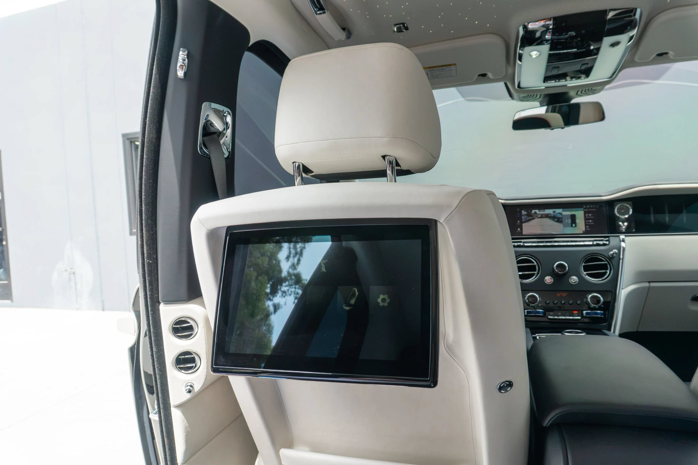 Used 2025 Rolls-Royce Cullinan AWD/4WD image 69