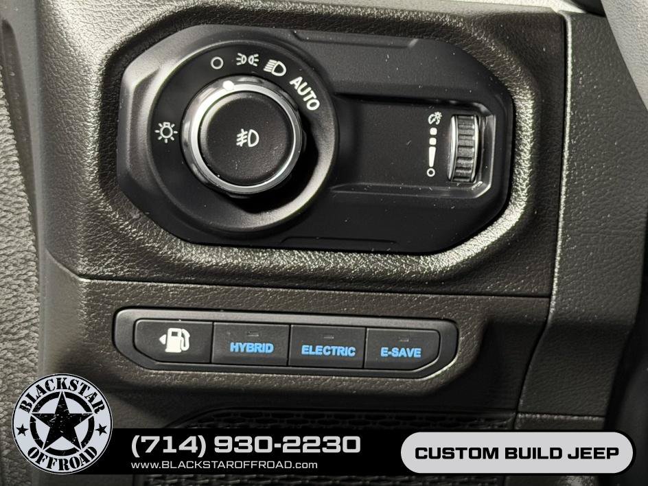Used 2024 Jeep Wrangler Unlimited w/ Convenience Group AWD/4WD image 29