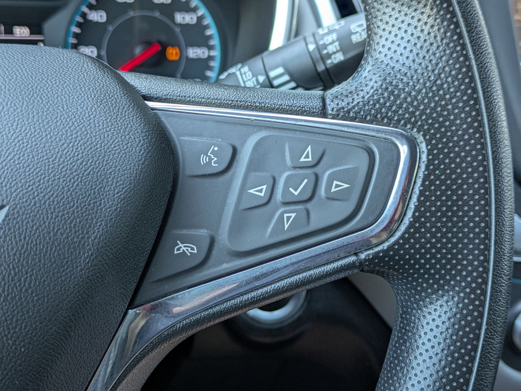 Used 2019 Chevrolet Equinox LS w/ LPO, Cargo Package image 14