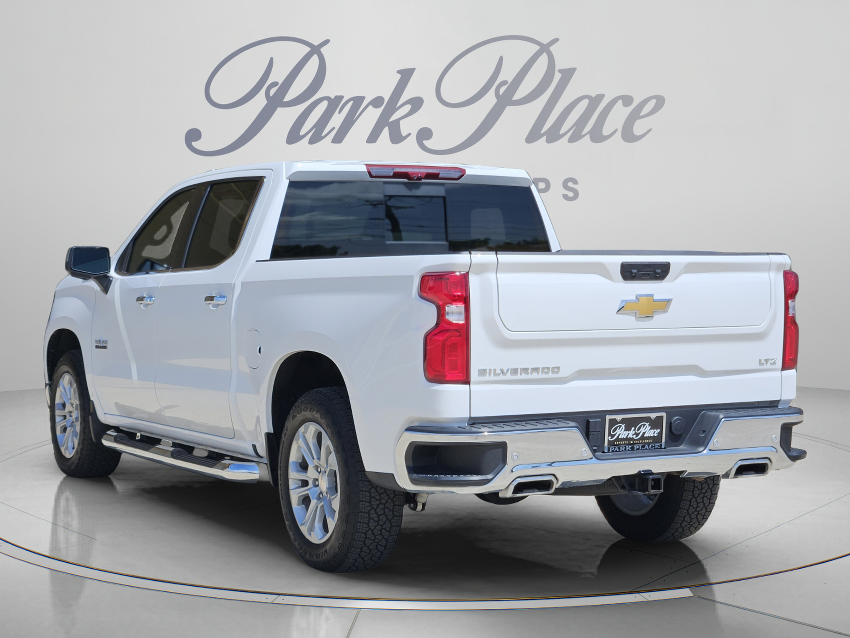 Used 2025 Chevrolet Silverado 1500 LTZ w/ LTZ Premium Texas Edition AWD/4WD image 3