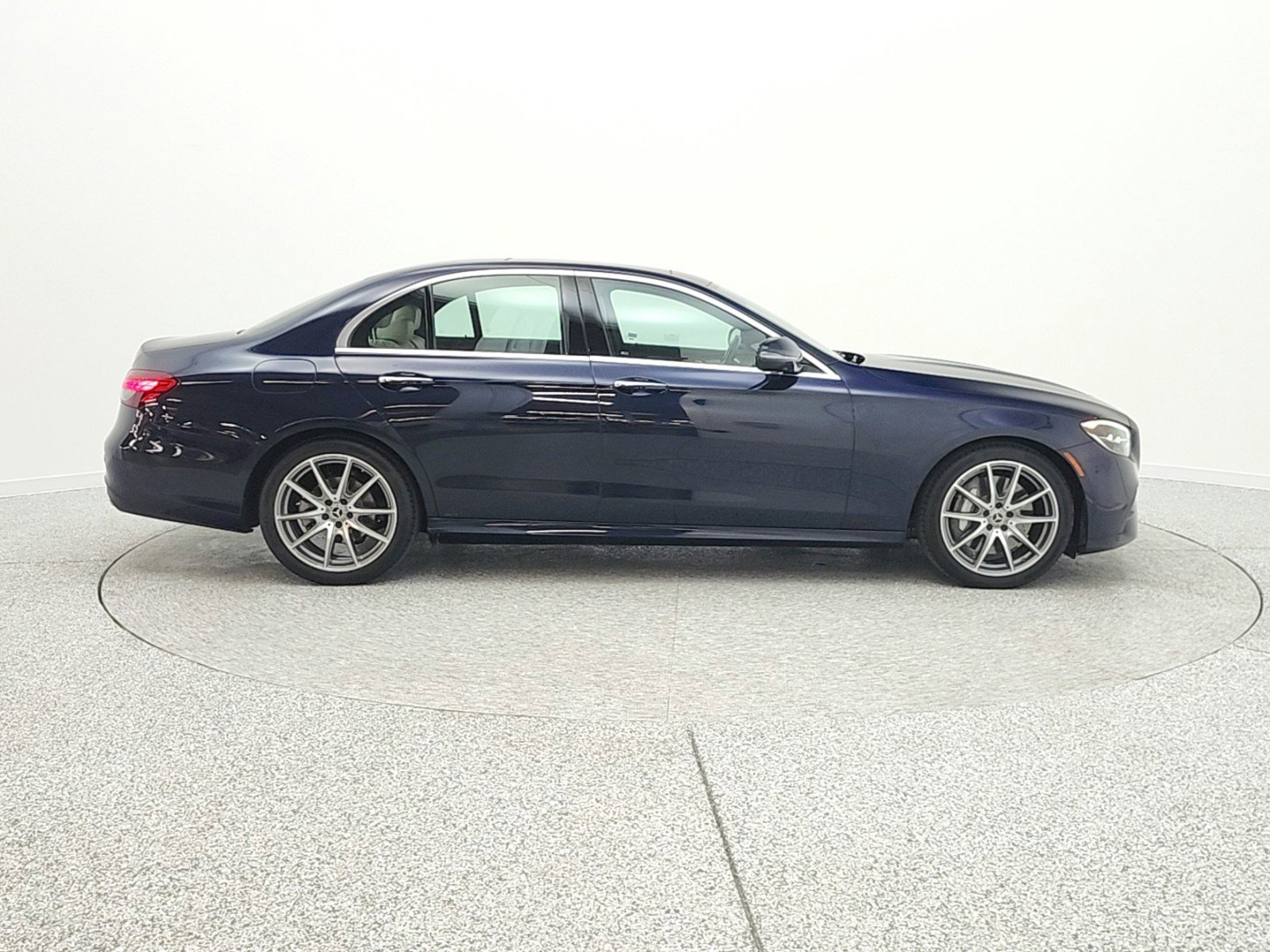 Used 2022 Mercedes-Benz E 350 Sedan image 4