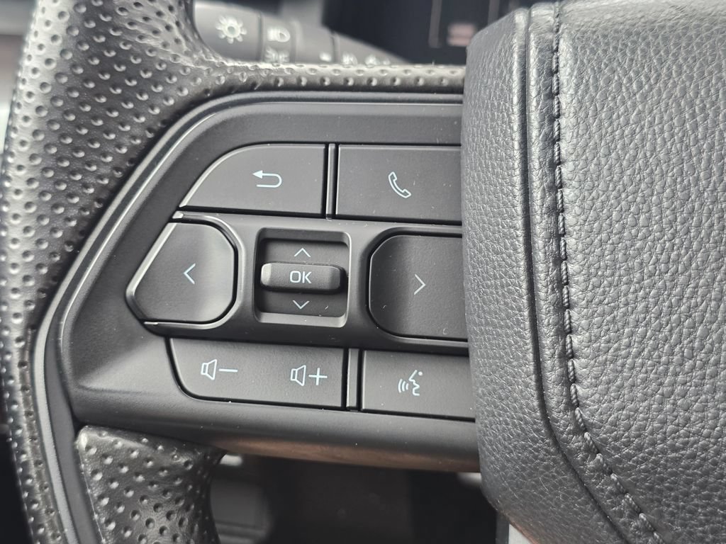Certified 2024 Toyota Tacoma SR5 AWD/4WD image 34