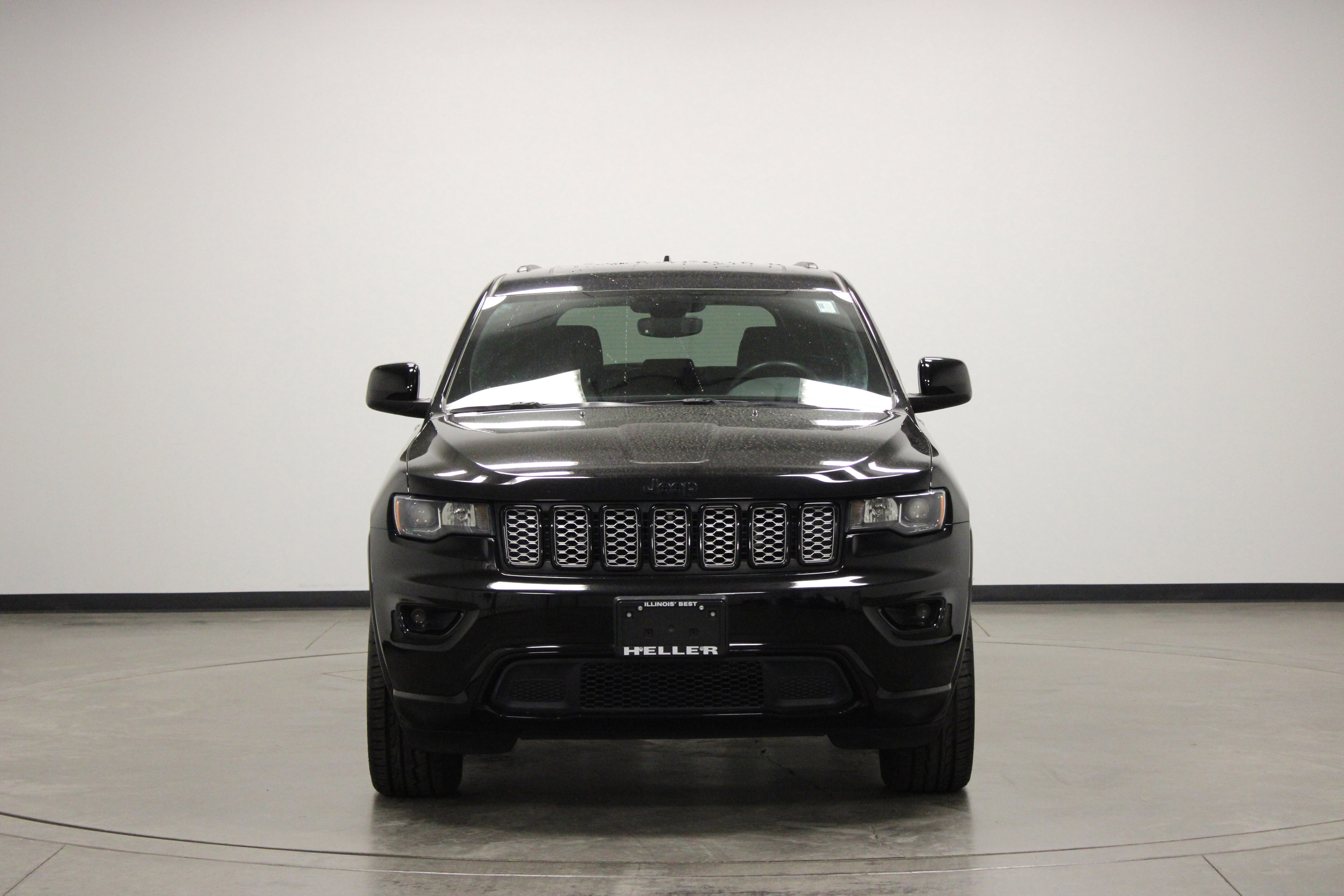 Used 2019 Jeep Grand Cherokee Altitude RWD image 3