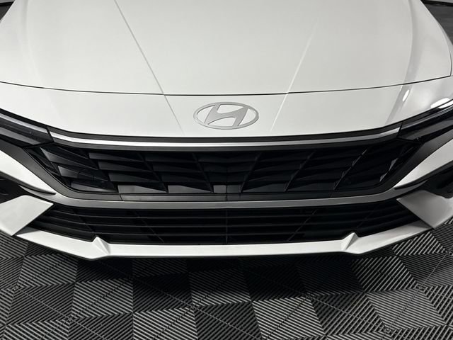 Used 2025 Hyundai Elantra Hybrid FWD image 48