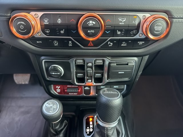 Used 2024 Jeep Gladiator Mojave AWD/4WD image 22