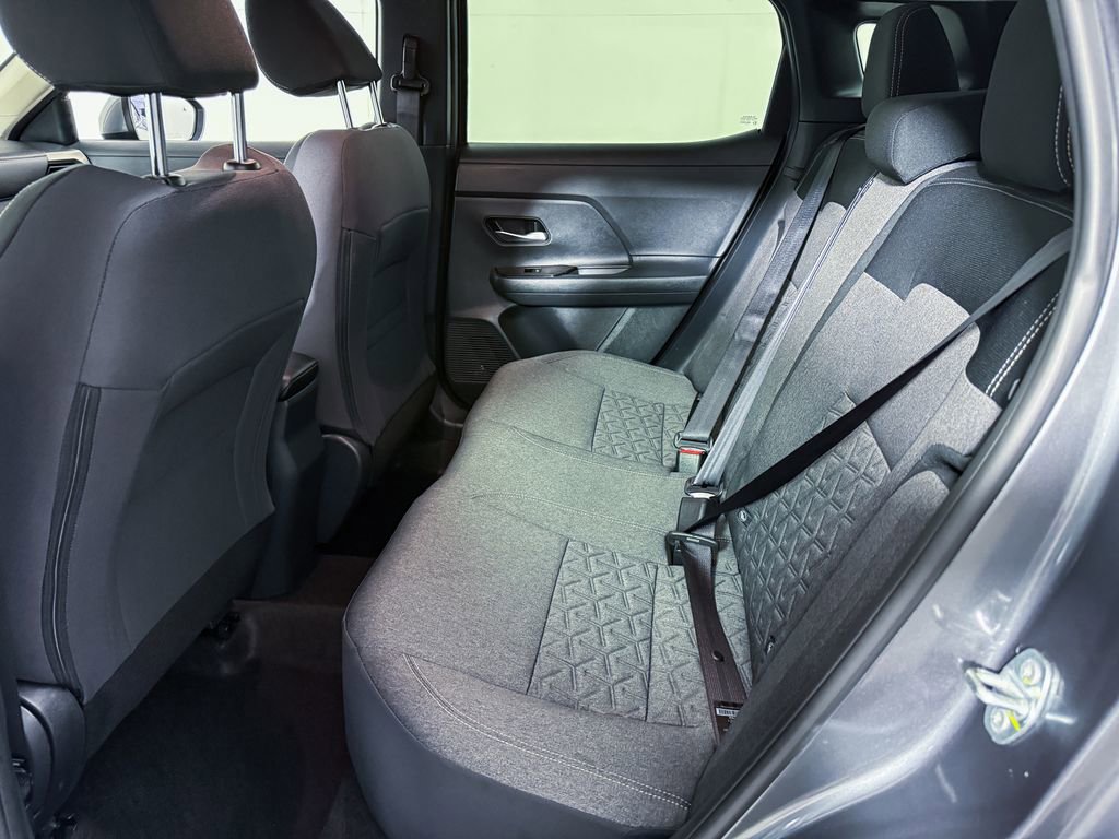 Certified 2025 Nissan Kicks SV image 29