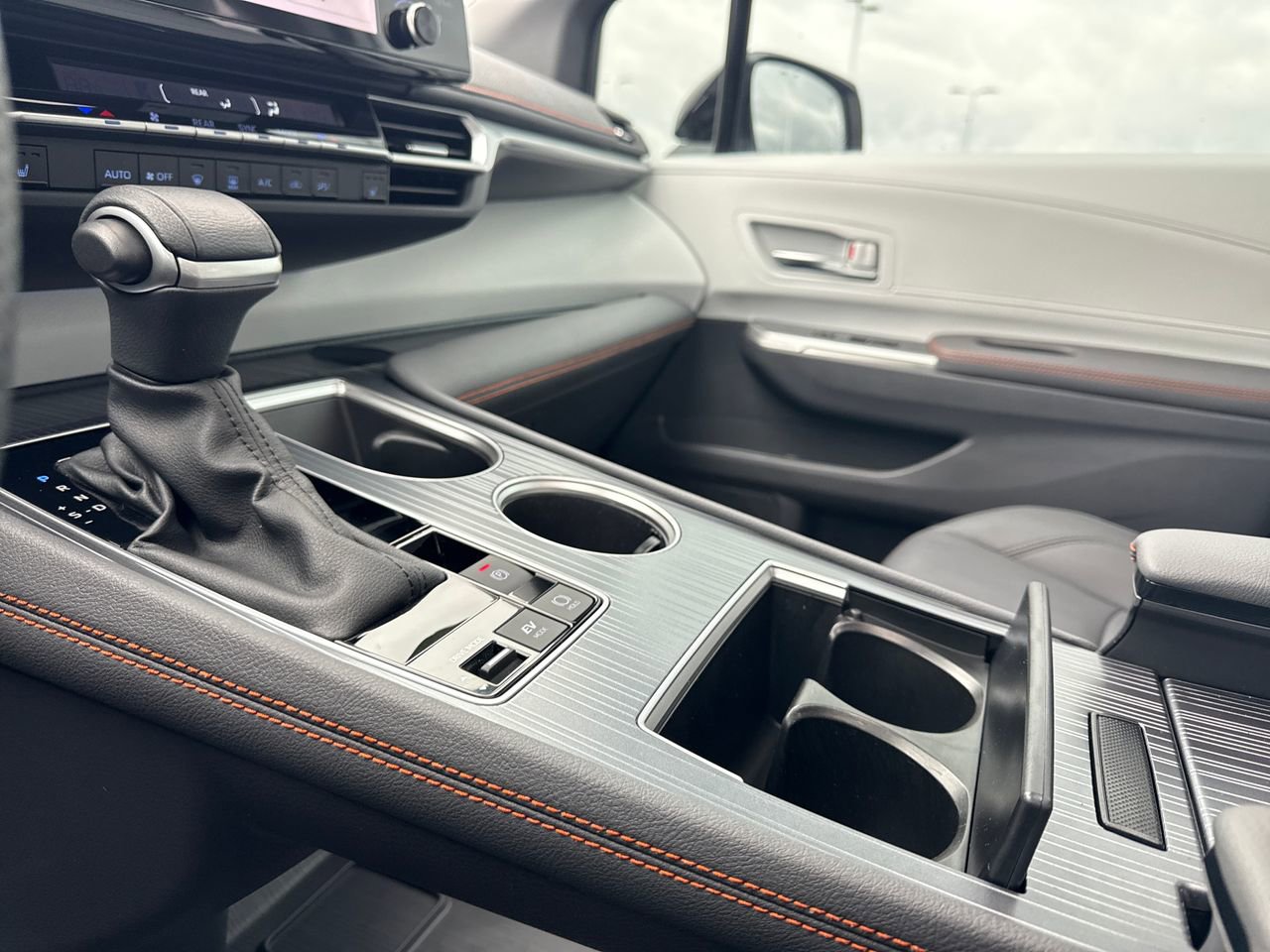 Used 2024 Toyota Sienna XSE image 26