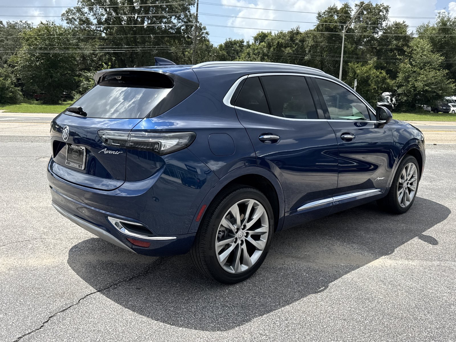 Used 2022 Buick Envision Avenir w/ Technology Package II FWD image 5