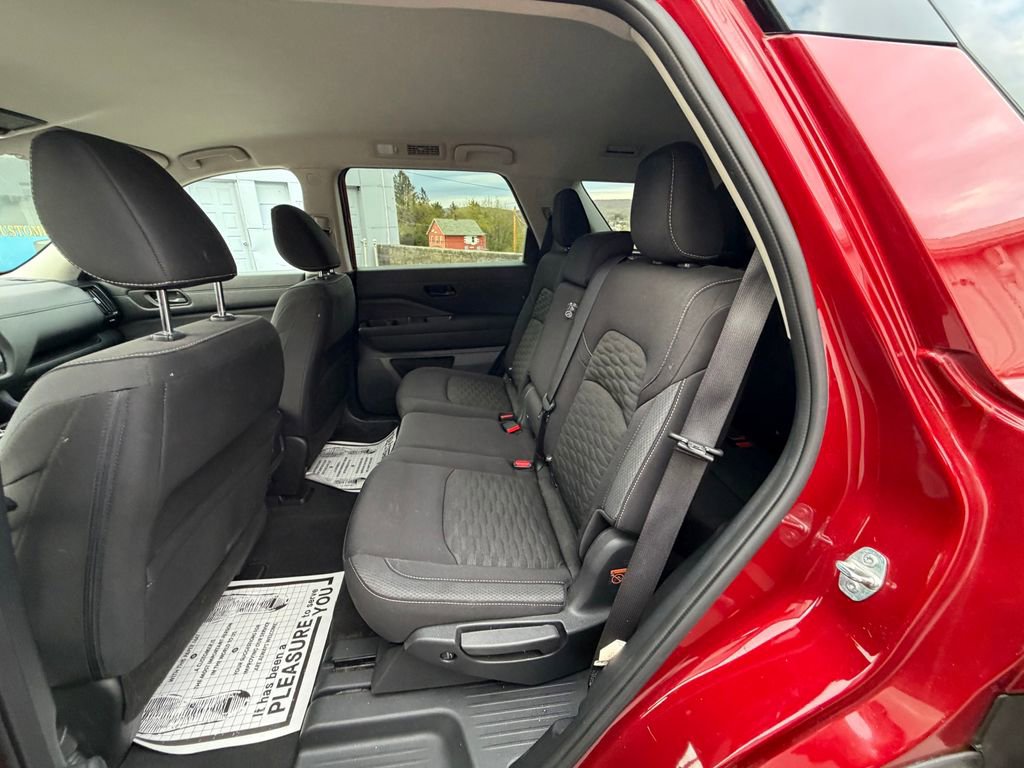 Used 2024 Nissan Pathfinder SV AWD/4WD image 10