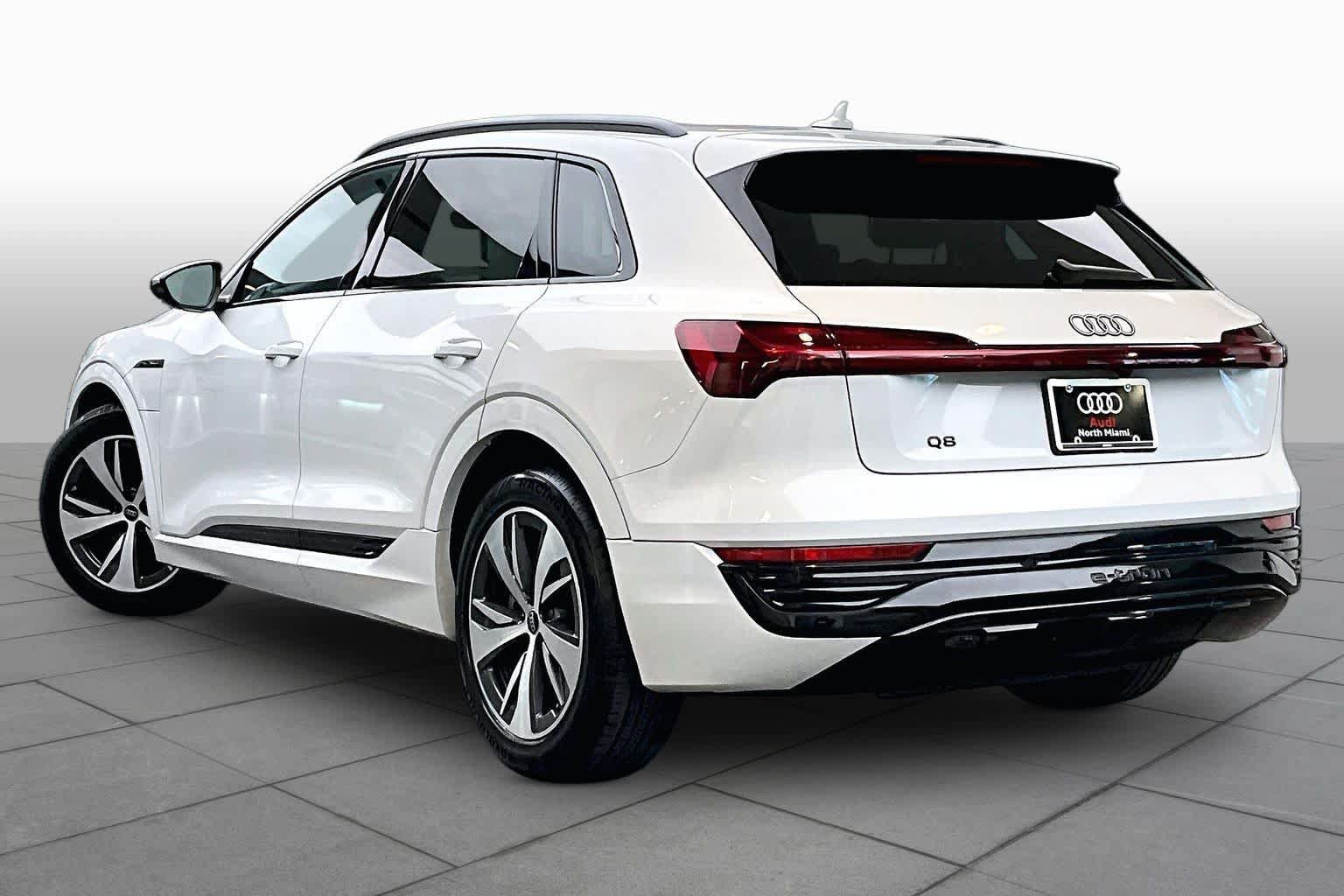 Used 2024 Audi Q8 e-tron Premium AWD/4WD image 10