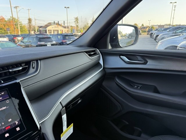 New 2025 Jeep Grand Cherokee Laredo X image 21